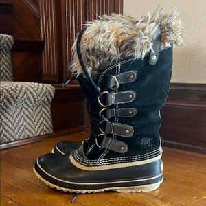 Sorel Black Winter Boots with Faux Fur